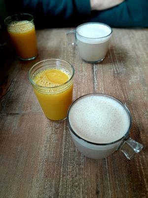 Jamu & Chai Latte (Brunch) at Monkey Mood in Capbreton