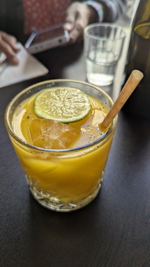 Mister Jamu (Orange, Gingembre Frais, Cutcuma Frais. Cition Vert et Polvre noir) at Monkey Mood in Capbreton