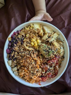 Poke bowl with vegan no-chicken at Waikiki Poke in Sirmione