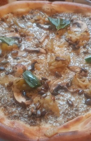 Truffle in paradise 14" pizza (vg) at I Scream for Pizza in Sunderland