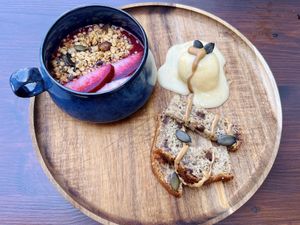 Granola with Skyr and peach coulis, banana bread with vanilla ice cream   at Vertueux in Agde