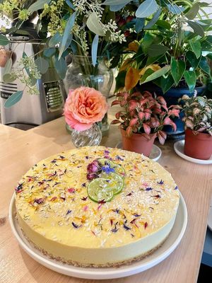 Raw cake, mango and cashew nuts at Café Conscient  in Nyon