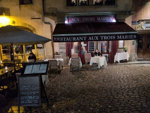 Cosy at Aux Trois Maries in Lyon