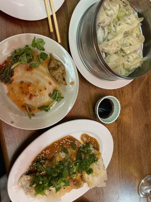 Three types of vegan dumplings (one sort after we’d eaten all but one, oops). Steamed, fried and grilled.   at Dumplings & Beer 541Tasu tonight in Osaka
