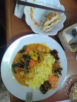 Veggie curry and veggie roti (half eaten 🤤) at Lucky Lanka Restaurant in Nago