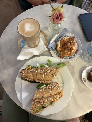 Vegan sandwich, (non vegan) cake & a latte  at De Laatste Kruimel - Prinsenstraat in Amsterdam