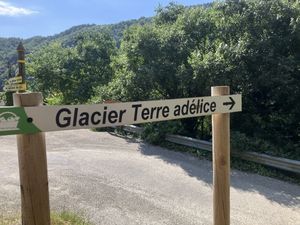   at Glacier Terre adélice in Saint-sauveur-de-montagut