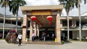 Restaurant from the outside at Yuan Qi Lou - Nanshan Temple in Sanya