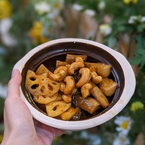 Vegan Braised Lotus Root & Mushrooms at Lập Vegetarian Restaurant in Central Singapore