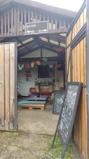 Entre no más!!! ʕ•ᴥ•ʔ♡ at Cromo Café in Valdivia