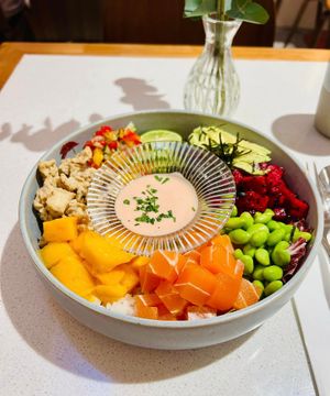Hawaiian Salmon Mango Avocado Rice Bowl 夏威夷芒果牛油果三文魚蓋飯碗 (Photo by SH Mandoza) at Here With Years in Hong Kong Island