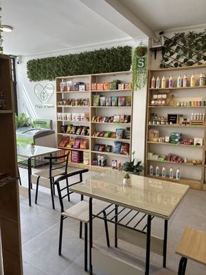 Tienen alimentos, bebidas y productos de higiene veganos  at Lovegi - Vegan Factory in Chiclayo