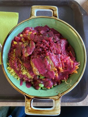 Vegan chicken bowl with beetroot dressing   at Dadashi in Hamburg
