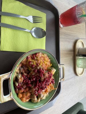 Frikadelle Bowl mit Granatapfel Limonade  at Dadashi in Hamburg