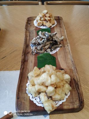 Sweet potato, mushroom and yam tempura at Pu Ti Su - Bodhi Vegetarian - Xingyuehui in Chongqing