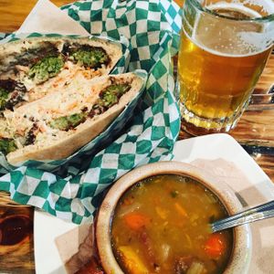Sandwich Falafel traditionnel, soupe aux lentilles et bière: all Vegan et Bio!  at Panthere Verte - Plateau in Montreal