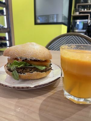 Menú hamburguesa vegana   at Defresh in A Coruna