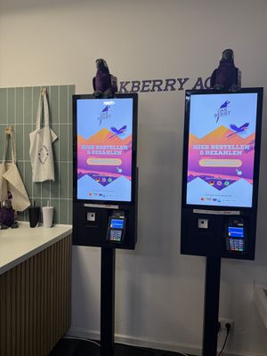 order displays  at Oakberry in Cologne