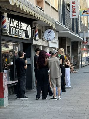 crowded  at Oakberry in Cologne