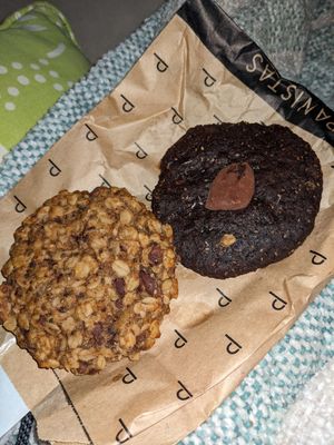 Vegan cookies at Panistas Inconformistas del Pan in Santander
