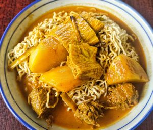 Curry noodled at Straight 8 Veggie Cafe in Kuching