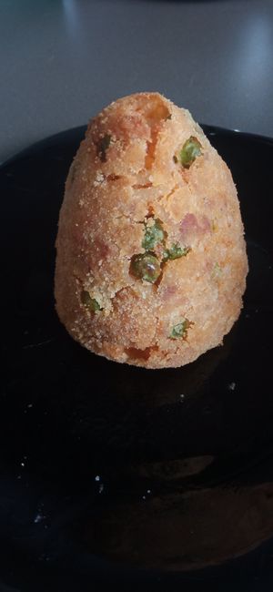 Arancinə con piselli e ragù (preso da asporto) at Pasticceria Vegana Biologica La Magnolia in Verona