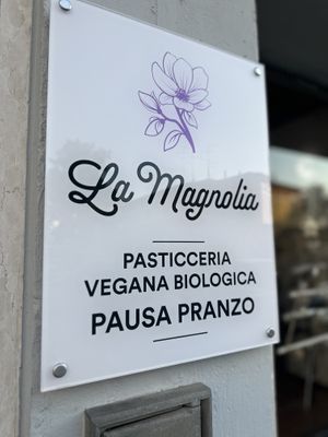 100% vegan 🌱  at Pasticceria Vegana Biologica La Magnolia in Verona
