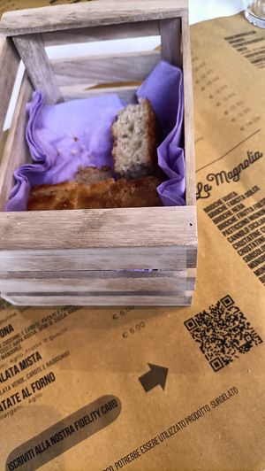 Focaccia in omaggio at Pasticceria Vegana Biologica La Magnolia in Verona