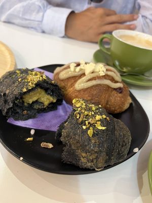 pistachio fillingg  at Pasticceria Vegana Biologica La Magnolia in Verona