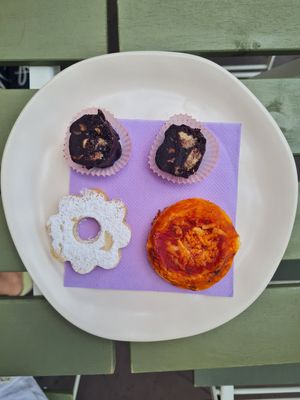Vegan mignons, biscuit and pizzetta at Pasticceria Vegana Biologica La Magnolia in Verona