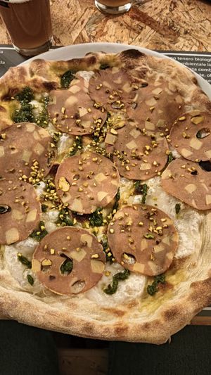 Pinsa with vegan mozzarella and vegan mortadella at Pinsieri di Antonio Pompei in Maglie