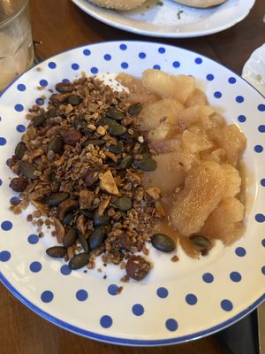 Vegane Granola Bowl  at KAISER in Moenchengladbach