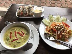 The best vegan green curry ever, with an equally delicious papaya salad and raw at Health Oasis Resort in Koh Samui