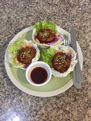 Mini Patties in Raw Veg Cups at Health Oasis Resort in Koh Samui