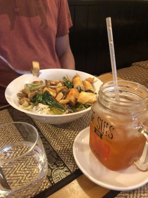 Curry VG, et boisson au litchi  at Ho Thai in Paris