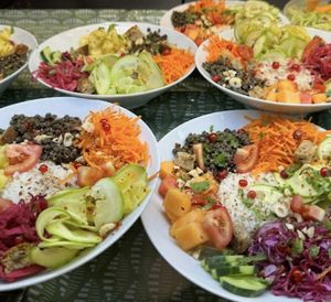 Poke bowl lentilles  at Fleur 2 Courgettes in Embrun