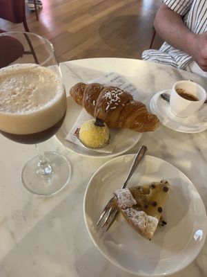 Cornetto am Limone and cake with chocolate and pear (small yellow pastry is not vegan!)  at Babilonia 1907 in Bergamo