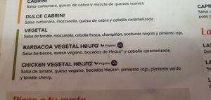 La dirección en el maps no es correcta, aunque está muy cerca: justo al lado del bueger king. Tienen tamaño familiar, mediana y pequeña at Pizzería Carlos - Ave Albufera in Madrid