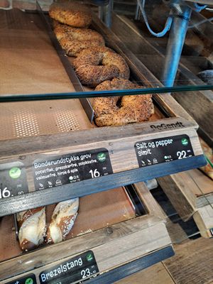 Bonderundstykke grov, Salt og pepper simit at Backstube  in Bodo