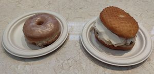 Plain glazed doughnut and ice cream sanwich at Scoop 'n Dough - Marvila in Lisbon
