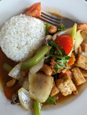 Cashew stir fry with tofu at Sao Thai in Tupelo