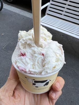 Coppetta lampone e rosa, pinolo e limone  at Gelato Giusto in Milan