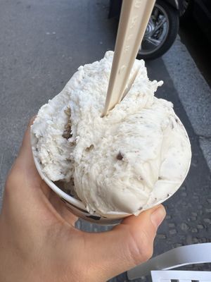 Sesamo e rosmarino con crumble   at Gelato Giusto in Milan