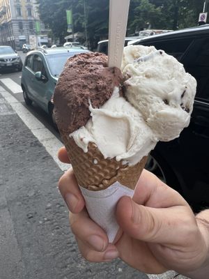Cioccolato, nocciola, stracciatella   at Gelato Giusto in Milan
