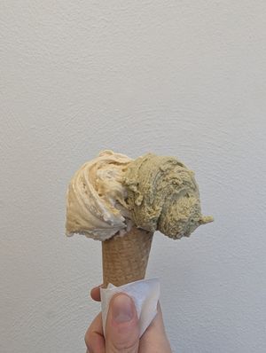 Cioccolato, caramello e arachide e pistacchio at Gelato Giusto in Milan
