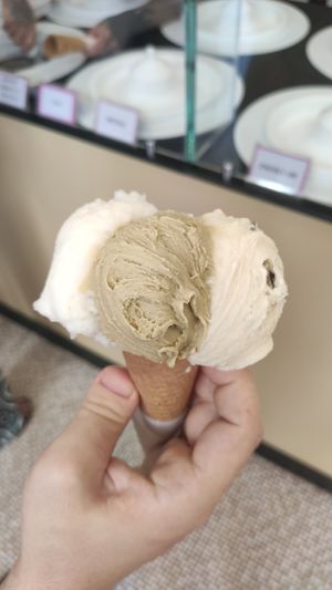 Lemon, pistache & chocolate chip at Gelato Giusto in Milan