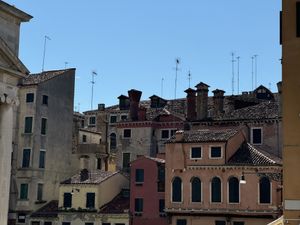outside  at 1000 Coffee & Bakery in Venice