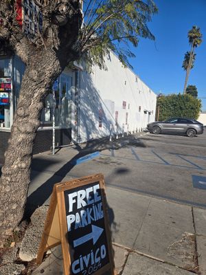Parking lot for the restaurant next to the liquor store. Plenty of parking at Civico 2064 in Los Angeles
