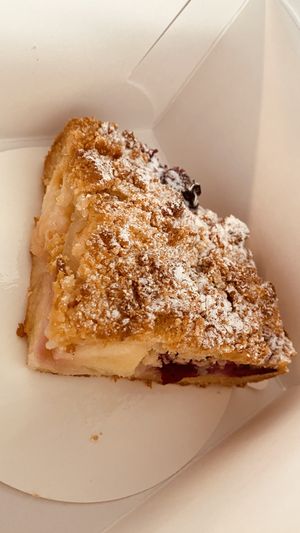 Crumble pomme et cerise   at Le Pain Quotidien in Charleroi