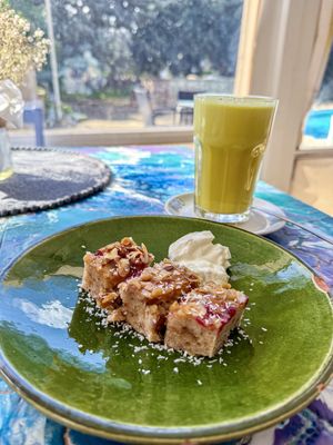 Redcurrant flapjack   at Comunidad Inspira in Mallorca